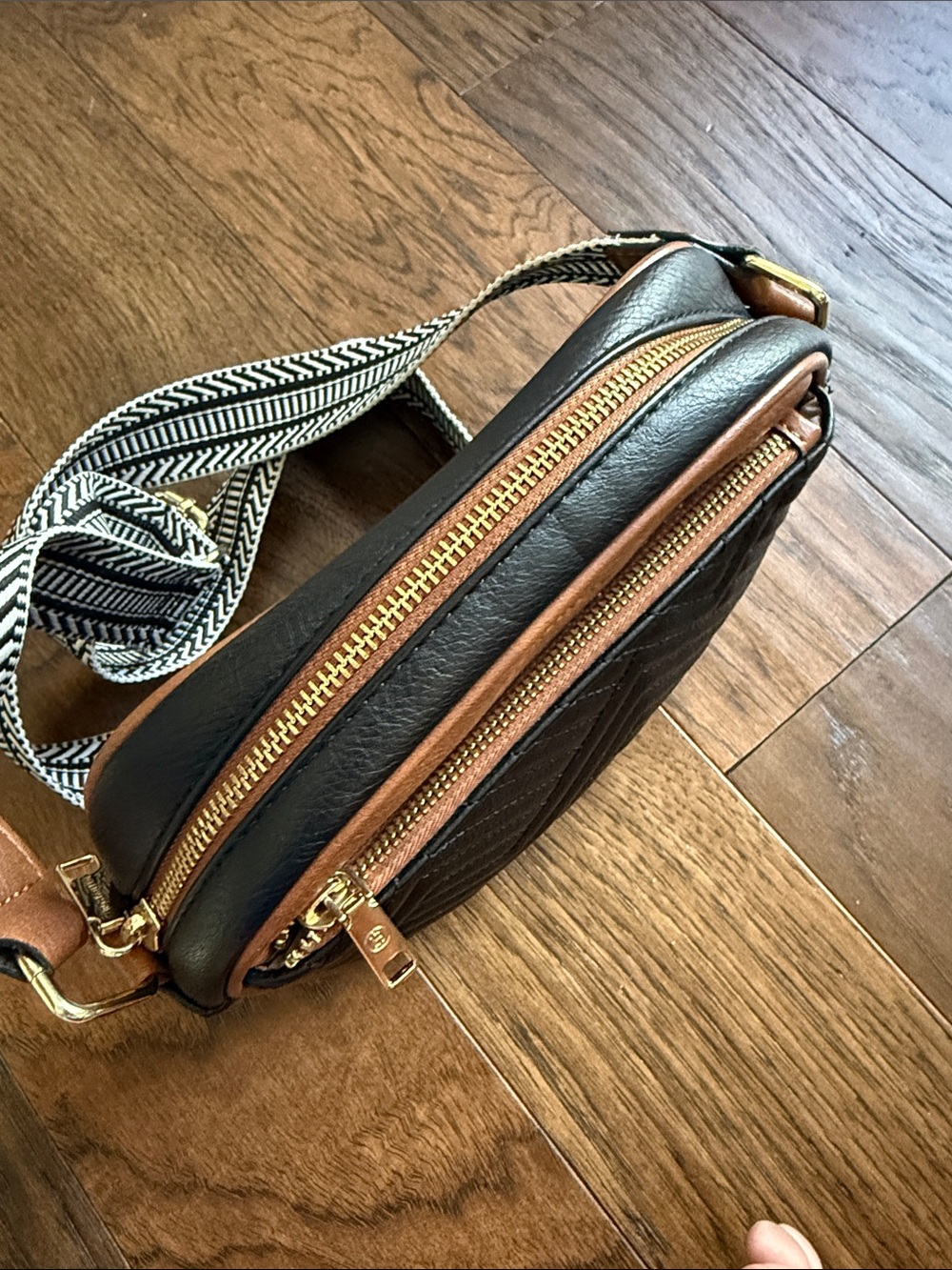 BOSTANTEN Black & Brown Quilted Crossbody Bag with Patterned Strap - Picture 13 of 15